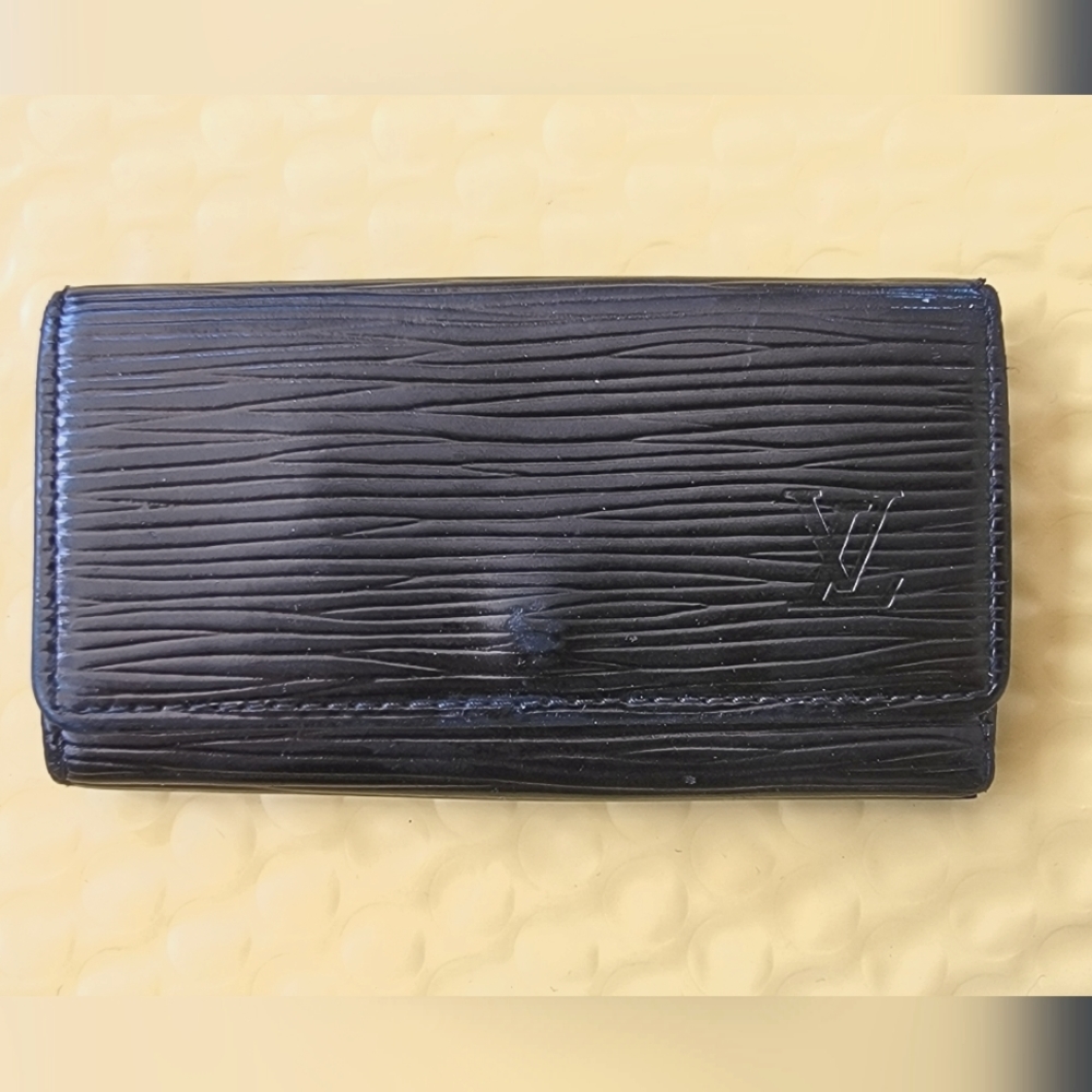 Black leather Louis Vuitton Epi 4 key holder